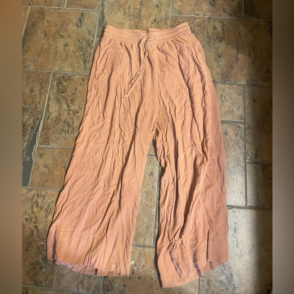 Women’s wide legged pants
